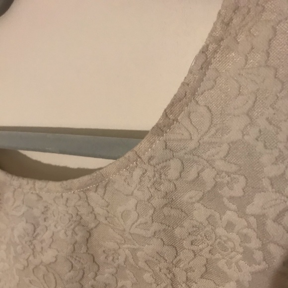 Pretty floral embroidered white crop top - Picture 2 of 3